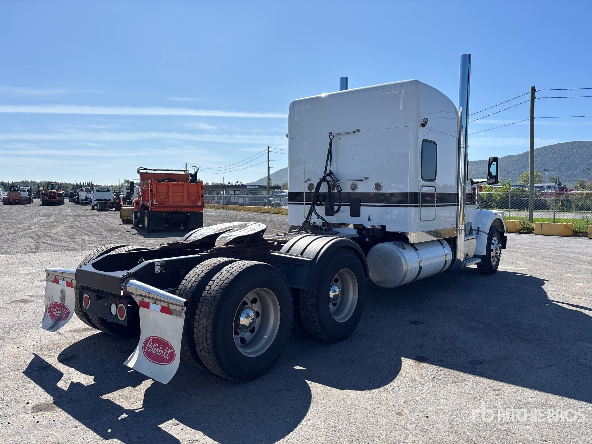 2023 Peterbilt 567