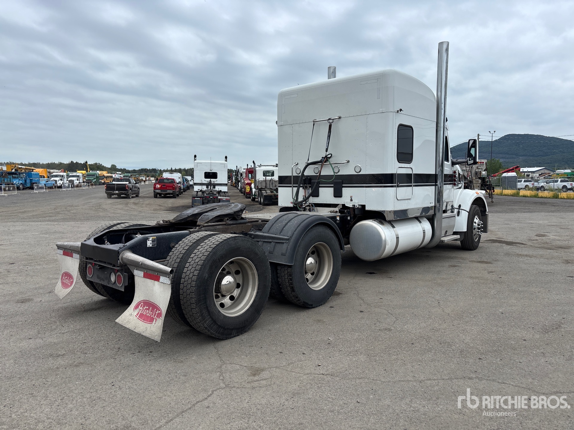 2023 Peterbilt 567