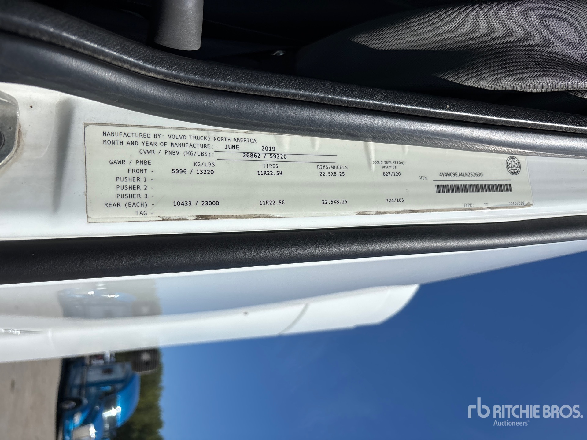 2020 Volvo VNR