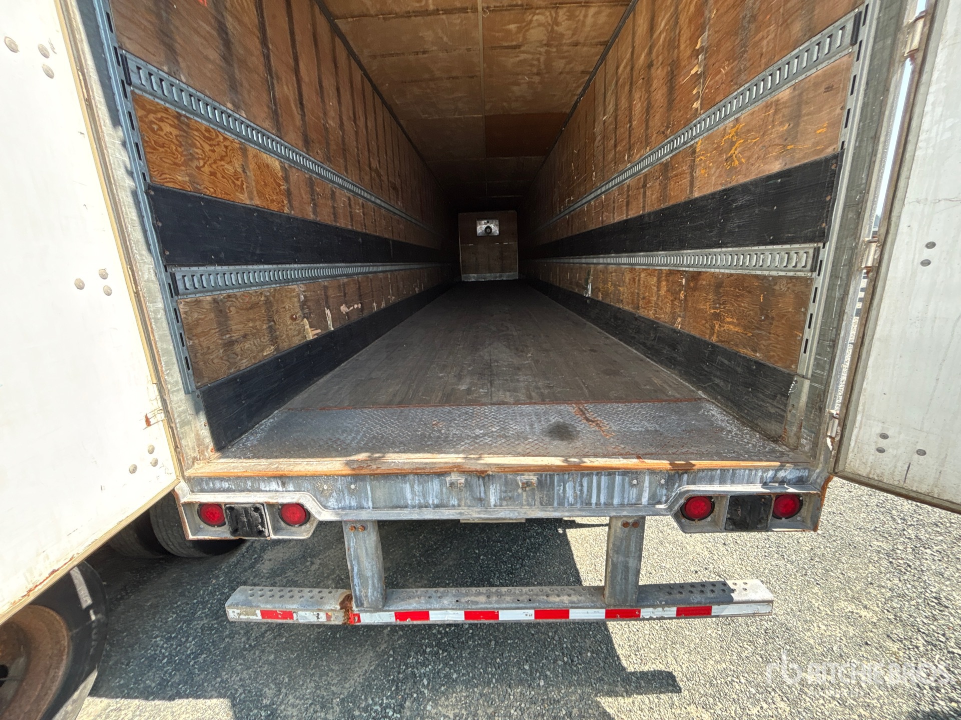 2014 Vanguard 53 FT X 102 IN TRI/A HEATED