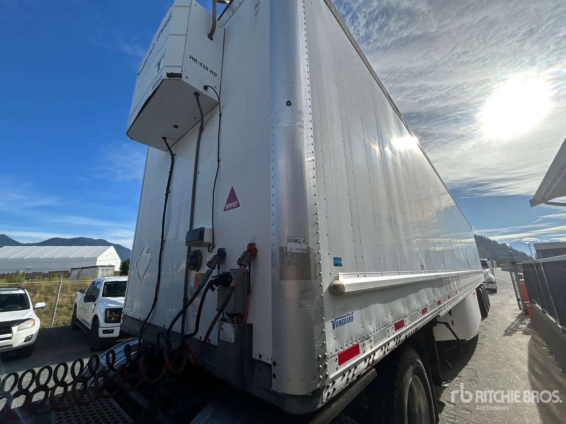 2014 Vanguard 53 FT X 102 IN TRI/A HEATED