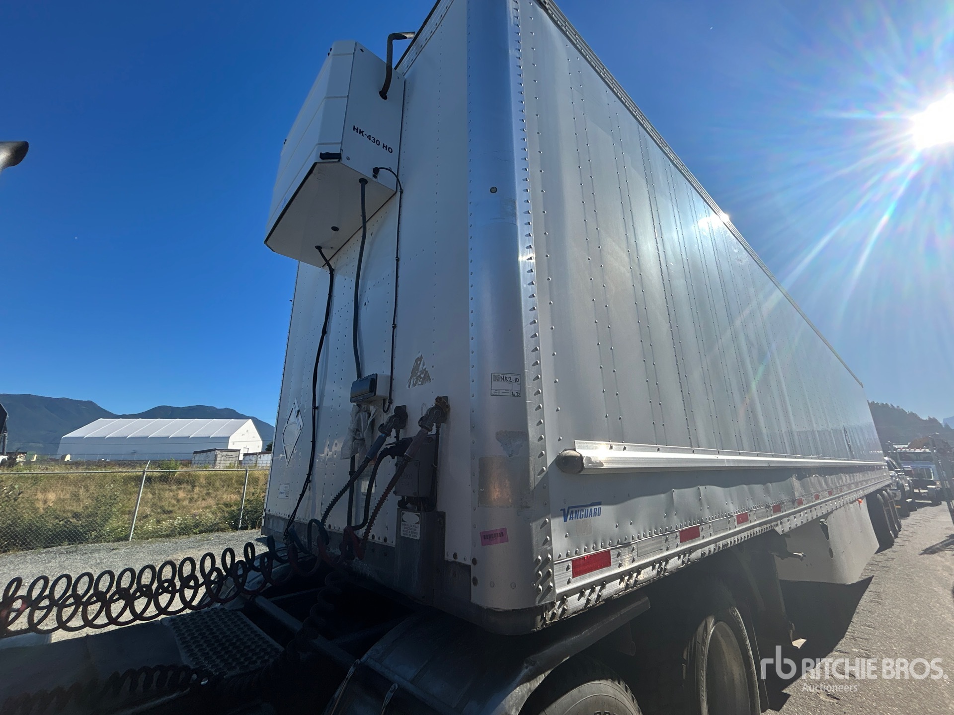 2014 Vanguard 53 FT X 102 IN TRI/A HEATED