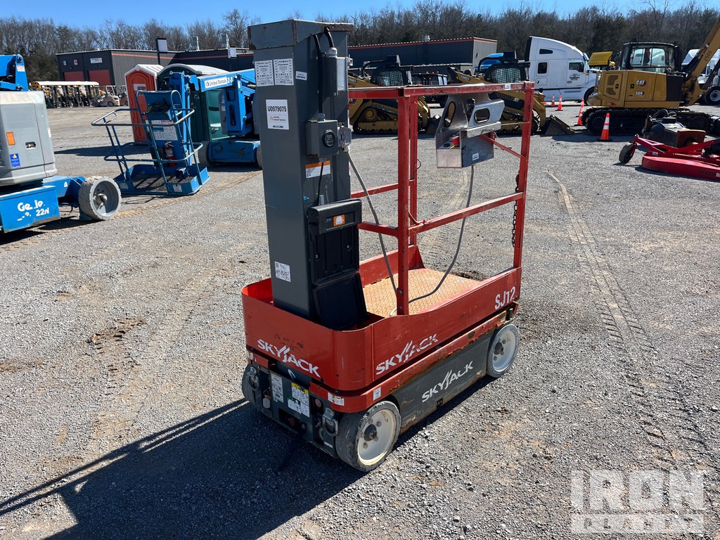 General Appearance - Scissor Lift* with Imagen: esquina trasera derecha