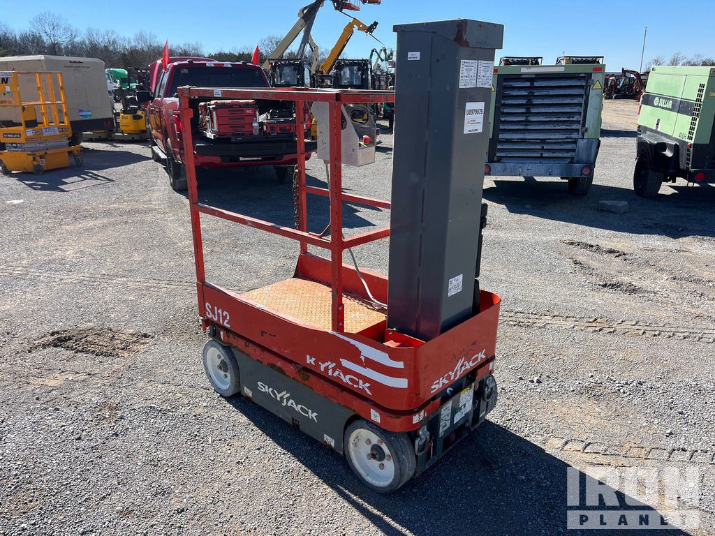 General Appearance - Scissor Lift* with Imagen: esquina trasera izquierda