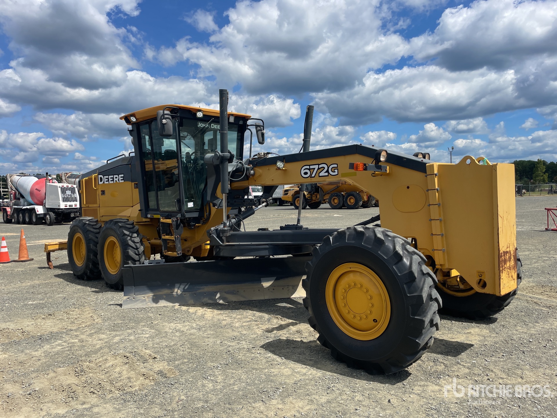 2017 John Deere 672G