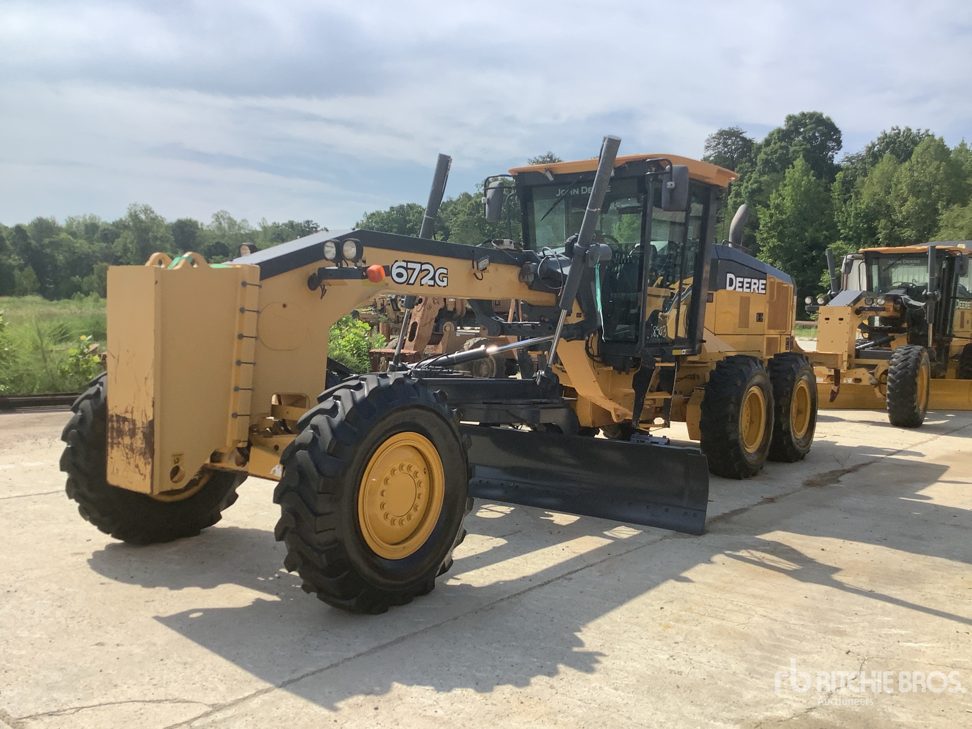 Photo of 2017 John Deere 672G