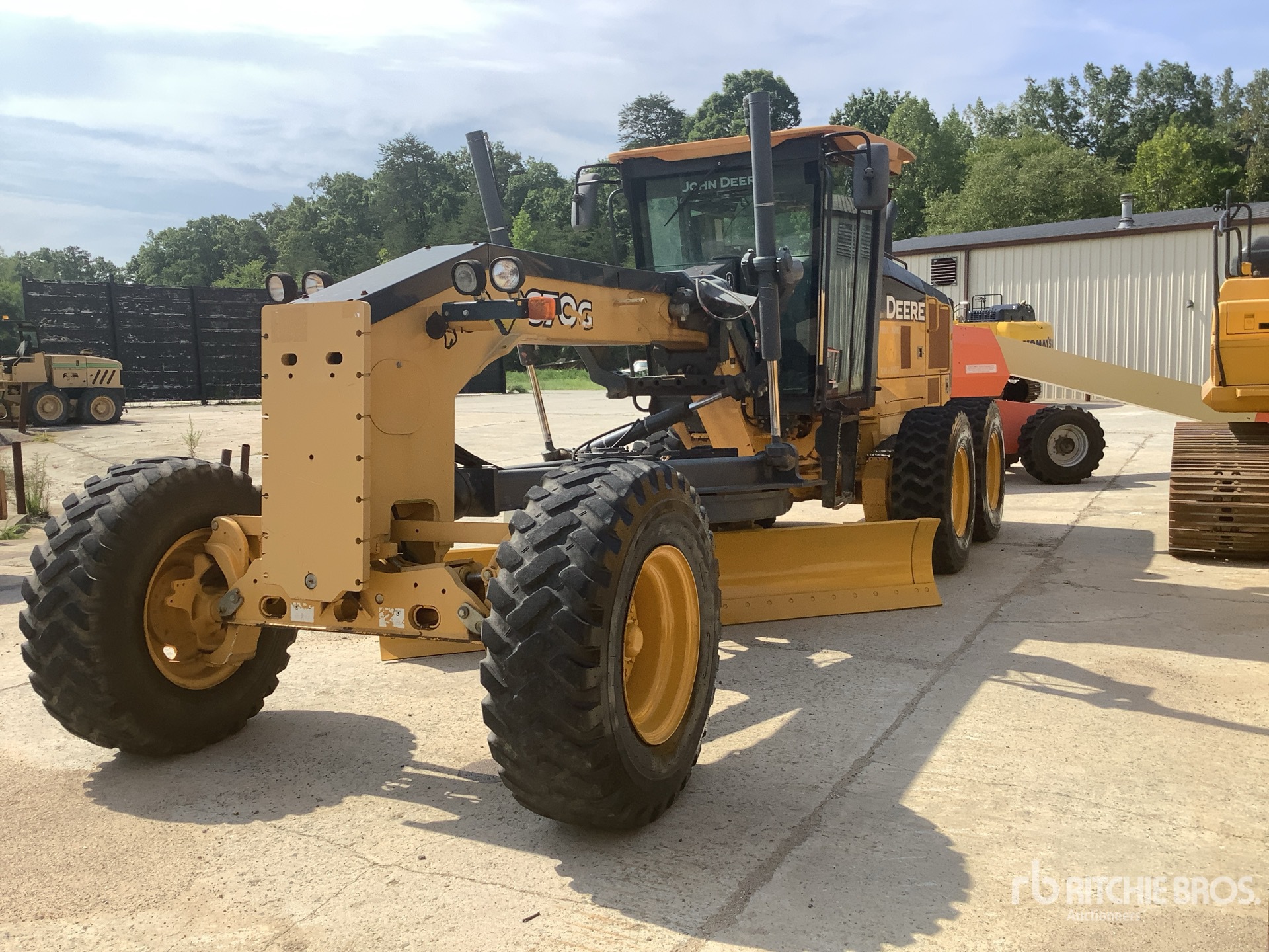 Photo of 2017 John Deere 670G