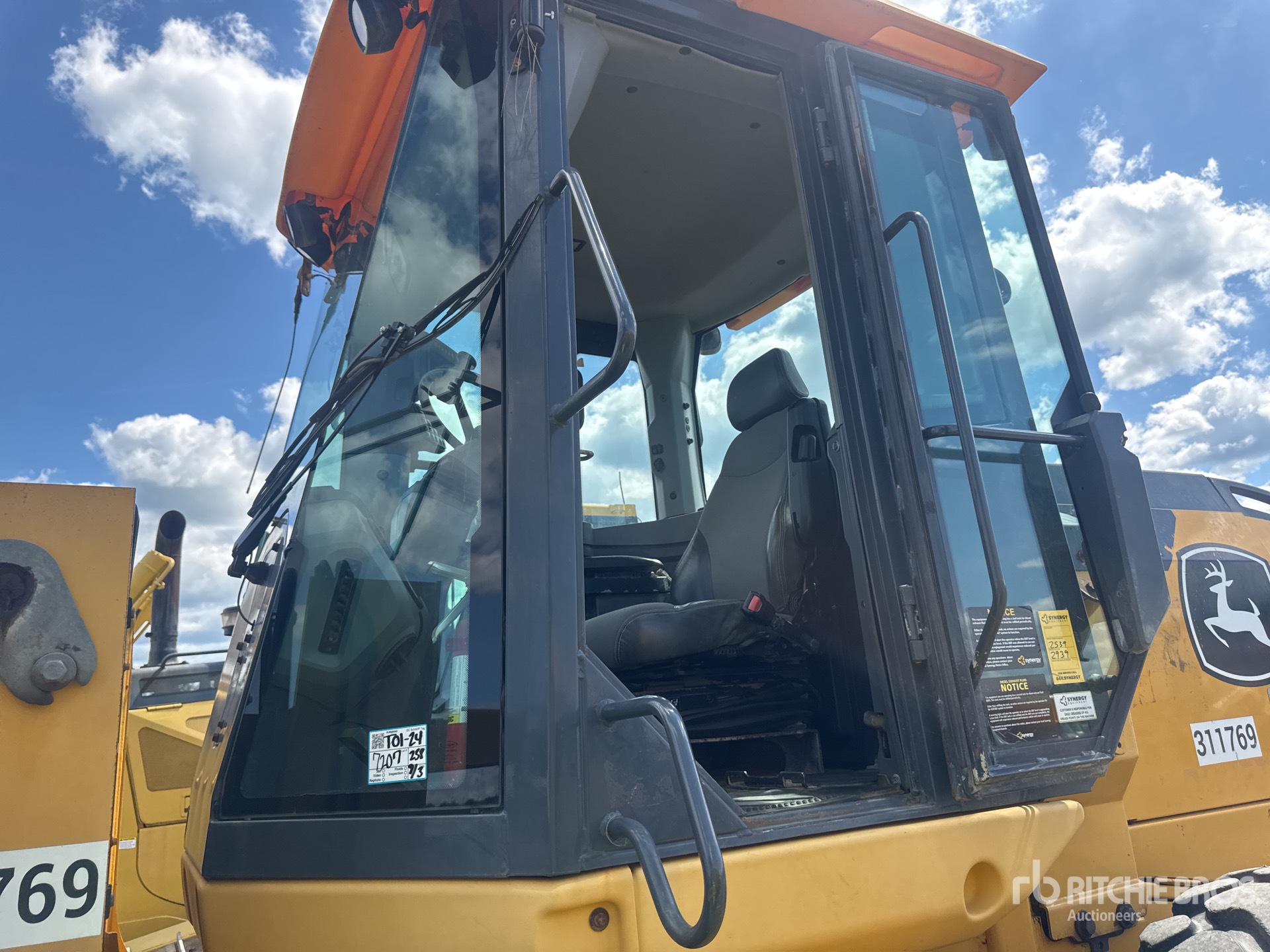 2019 John Deere 544L