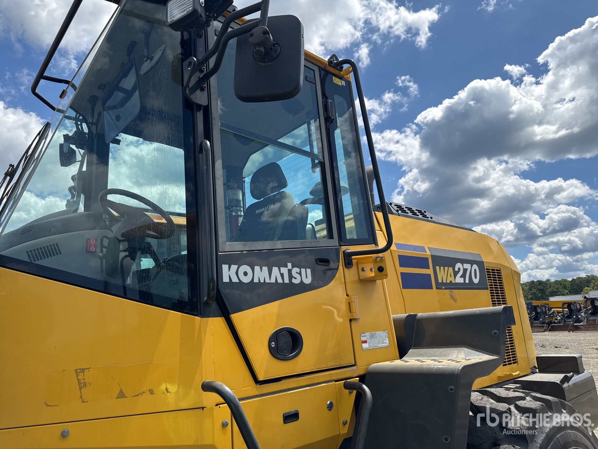 2023 Komatsu WA270-8