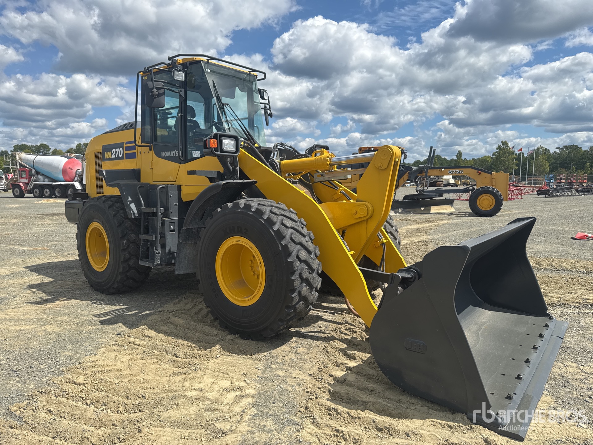 2023 Komatsu WA270-8