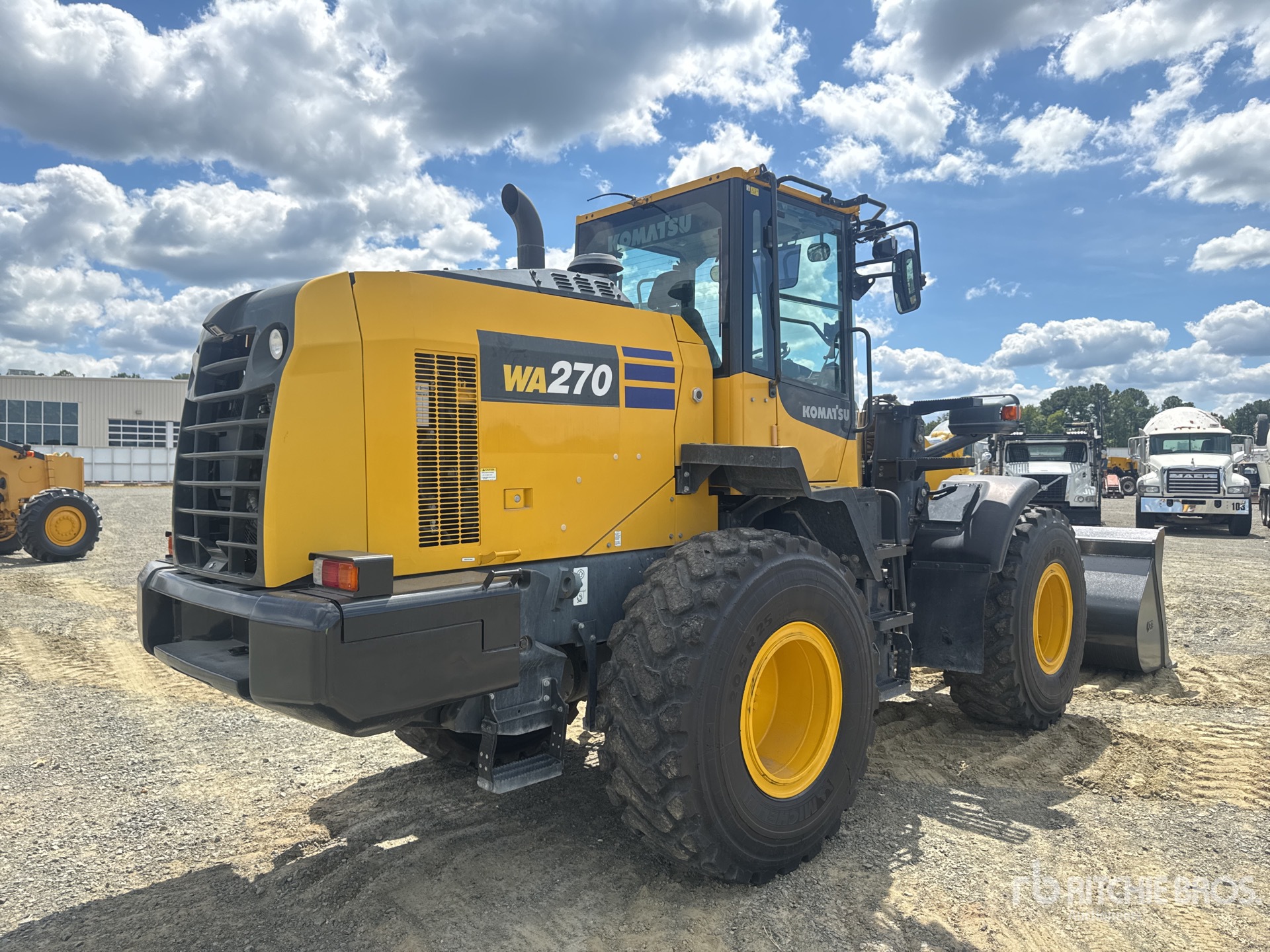 2023 Komatsu WA270-8