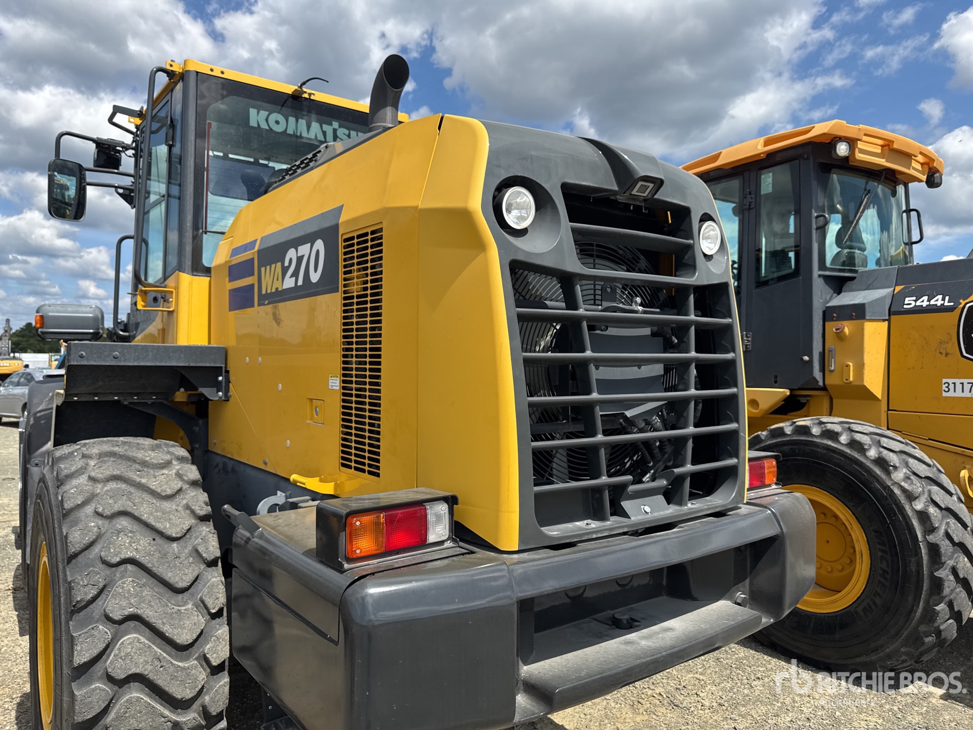 2023 Komatsu WA270-8