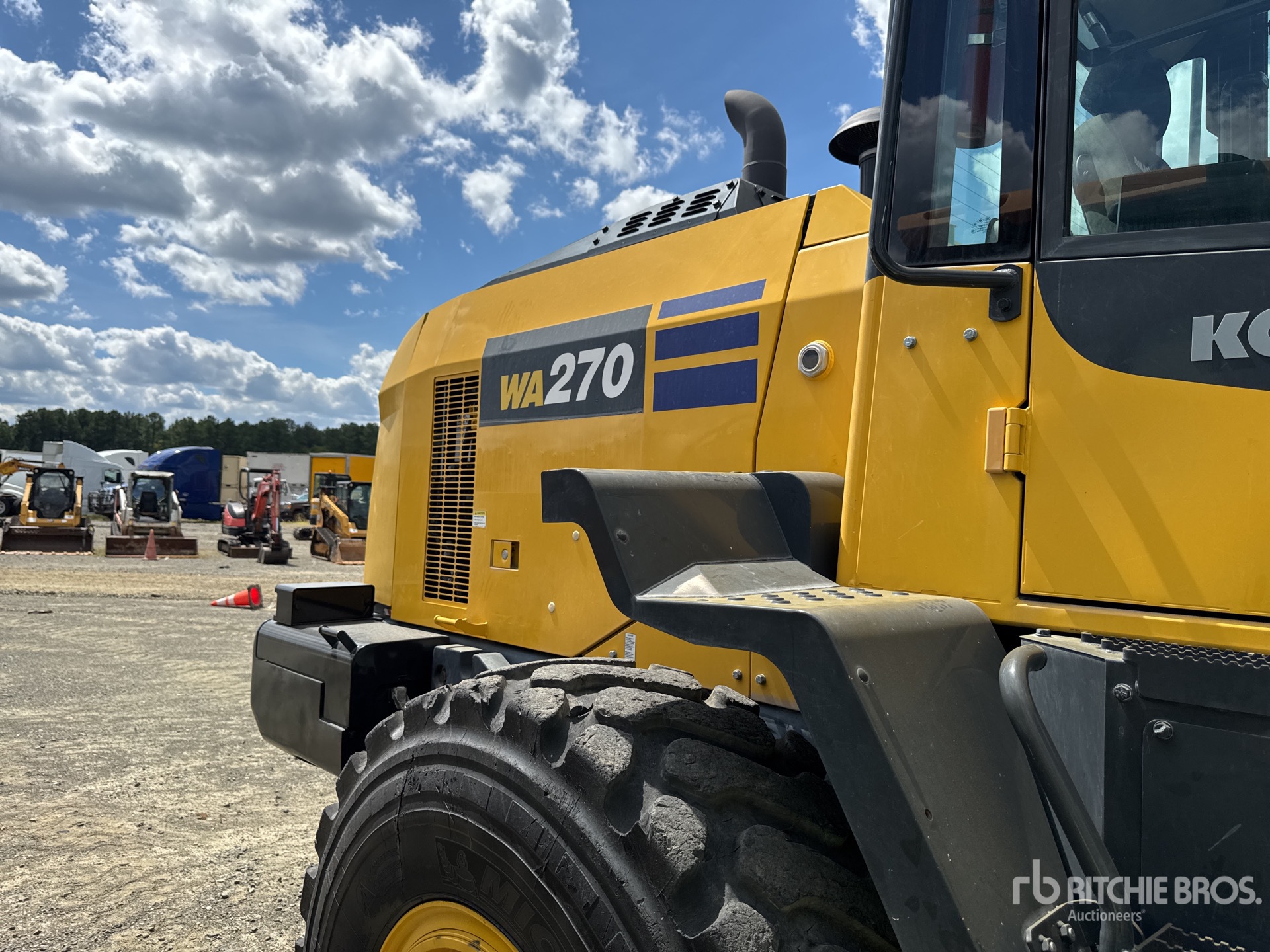 2023 Komatsu WA270-8