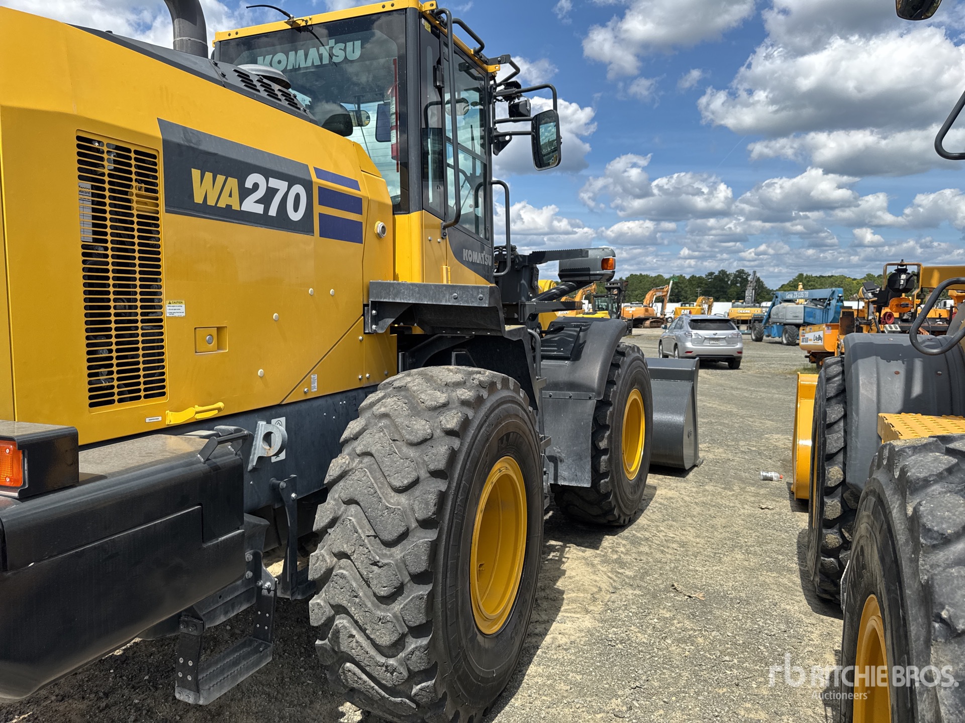 2023 Komatsu WA270-8