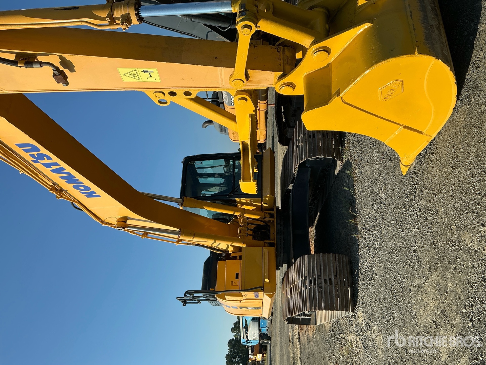 2017 Komatsu PC210LC-11