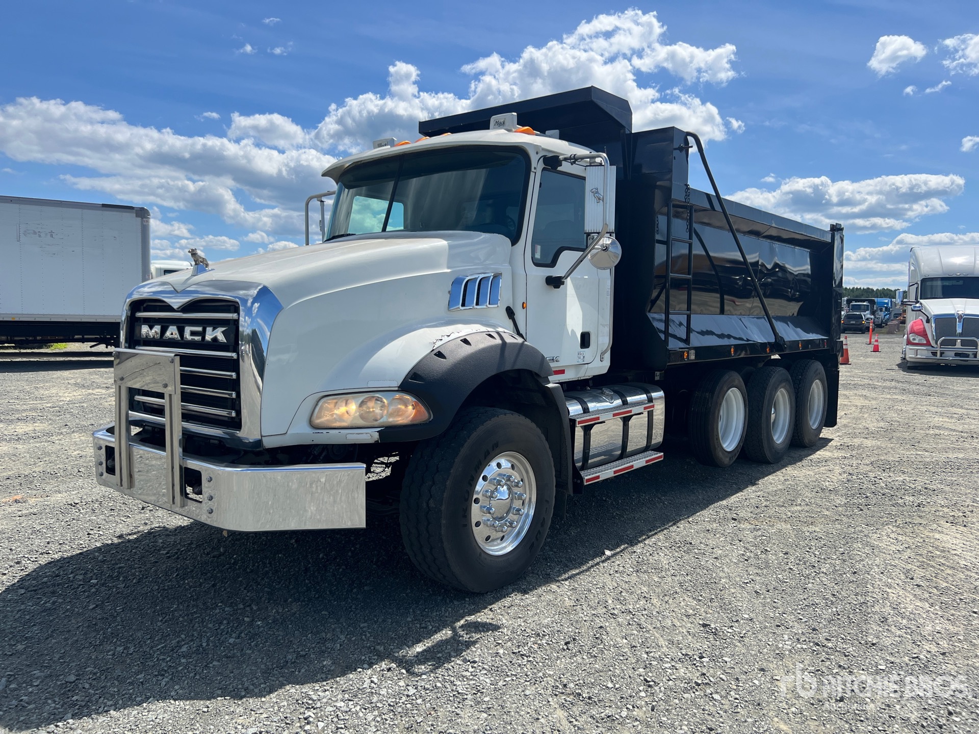 2013 Mack GU813 GRANITE