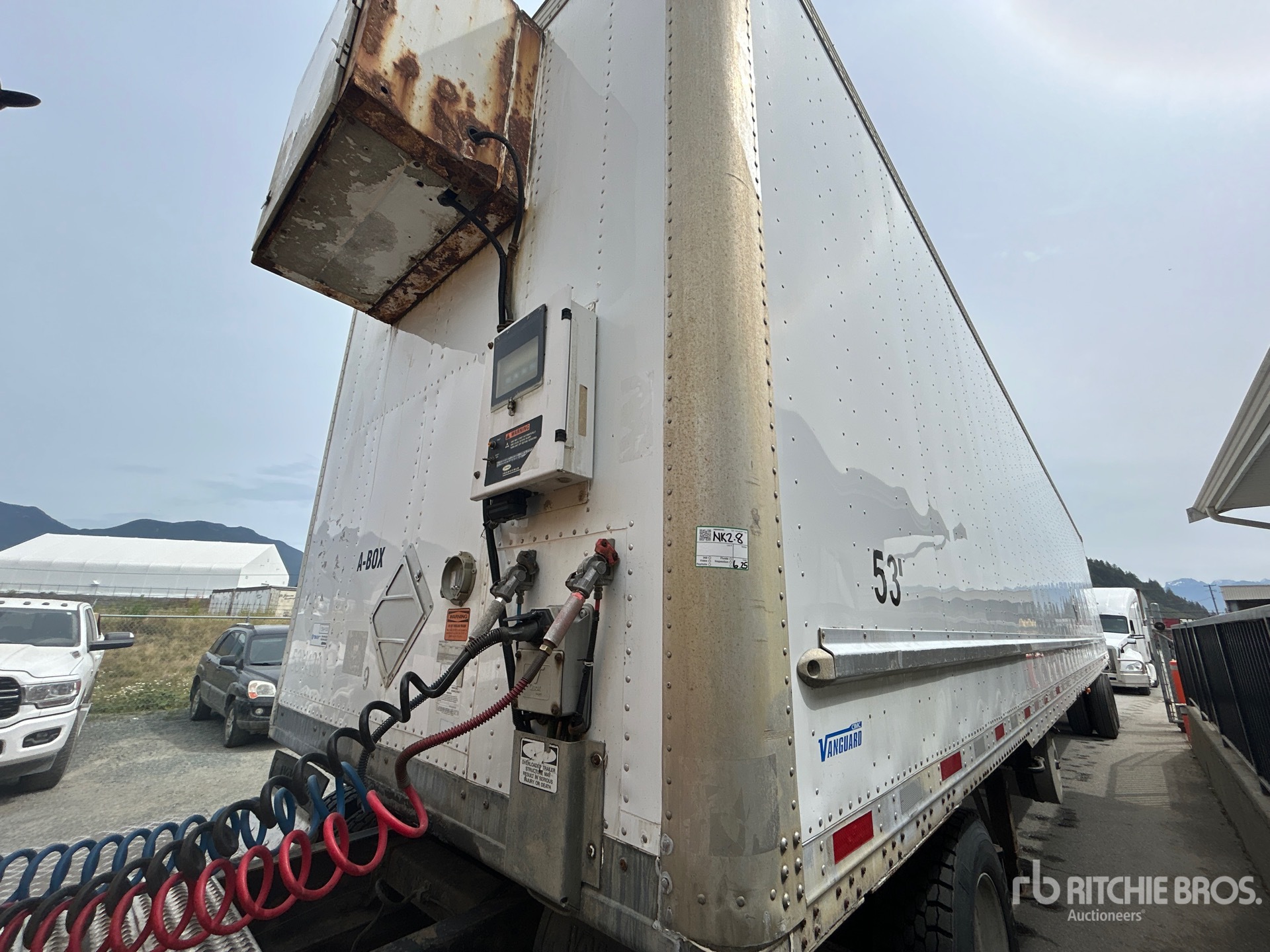 2014 Vanguard 53 FT X 102 IN T/A HEATED