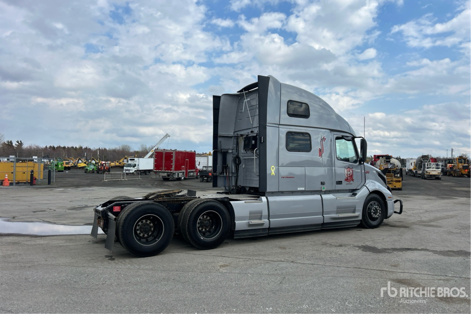 2023 Volvo VNL860