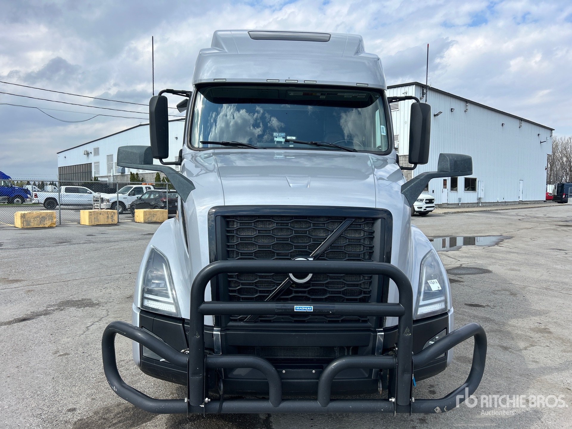2023 Volvo VNL860