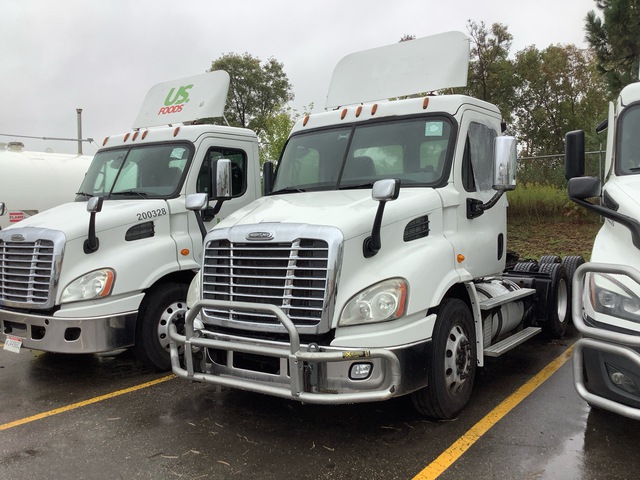 2013 Freightliner Cascadia 113 6x4 T/A Day Cab Truck Tractor 2013 Freightliner Cascadia 113 6x4 T/A Day Cab Truck Tractor