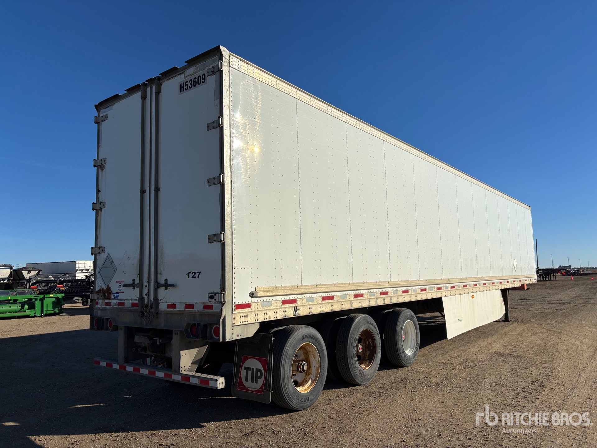 2012 Vanguard 53 FT X 102 IN TRI/A HEATED