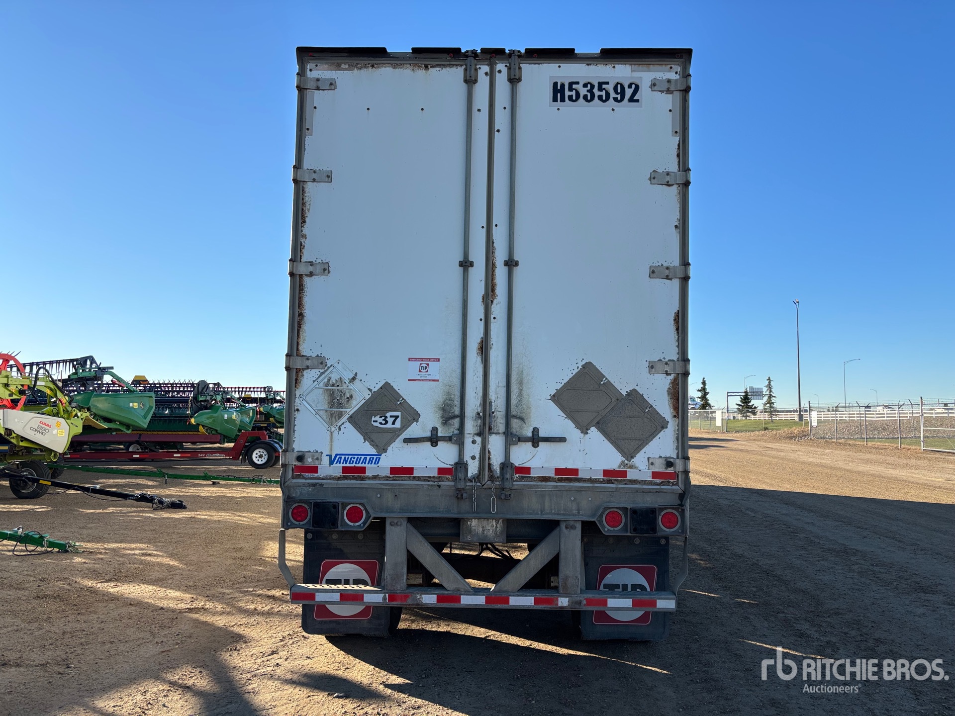 2012 Vanguard 53 FT X 102 IN TRI/A HEATED