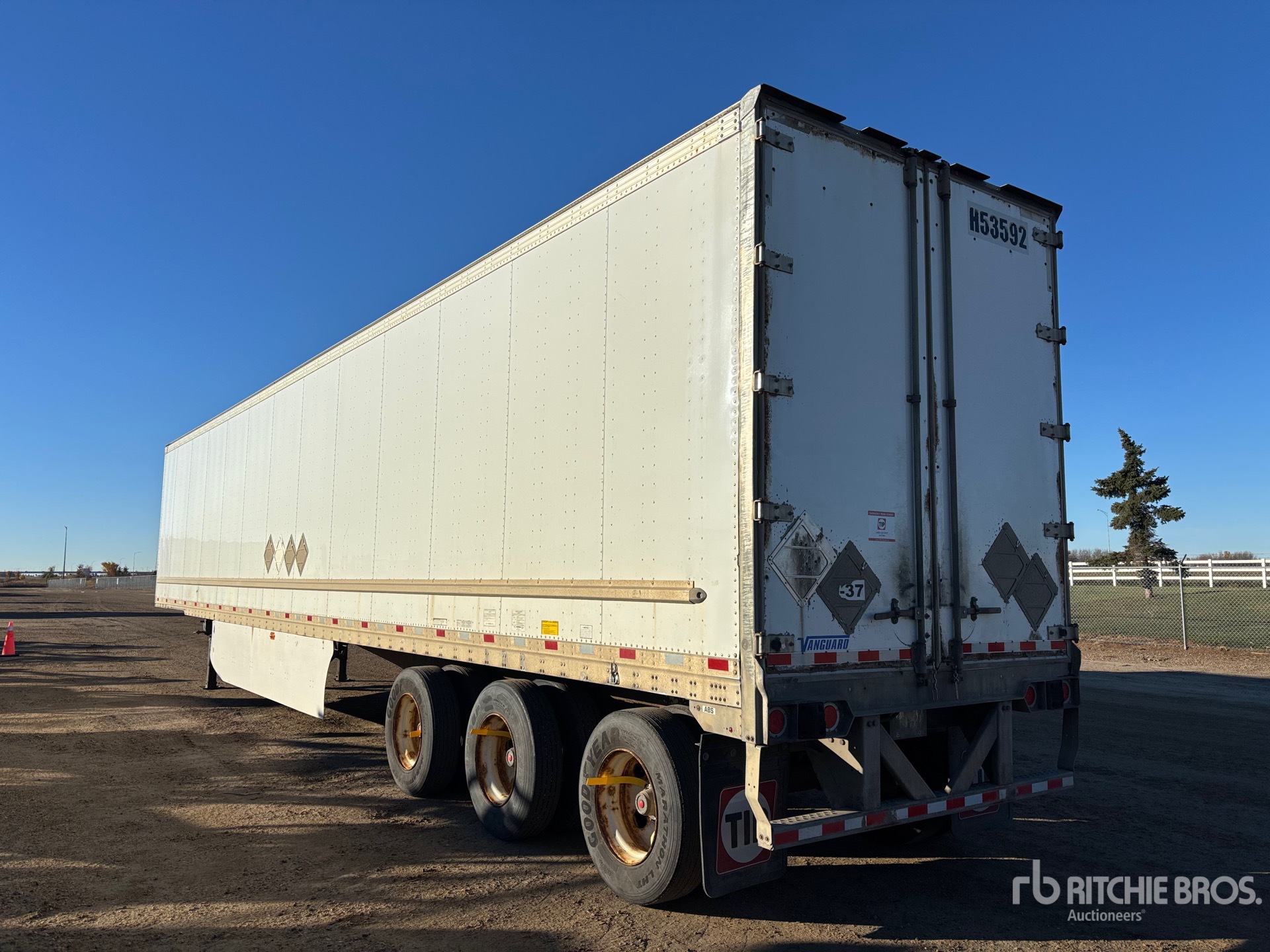 2012 Vanguard 53 FT X 102 IN TRI/A HEATED