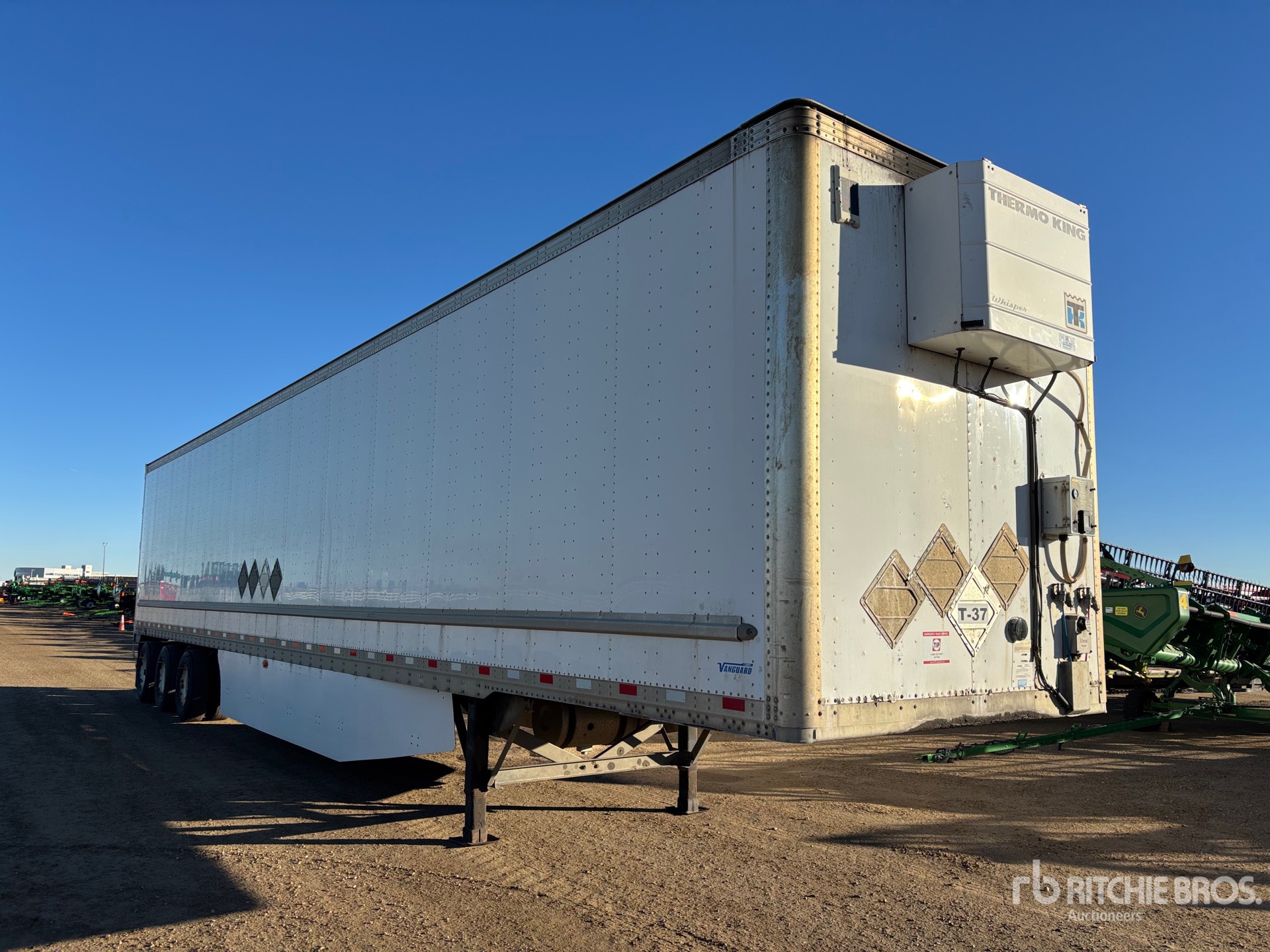 2012 Vanguard 53 FT X 102 IN TRI/A HEATED