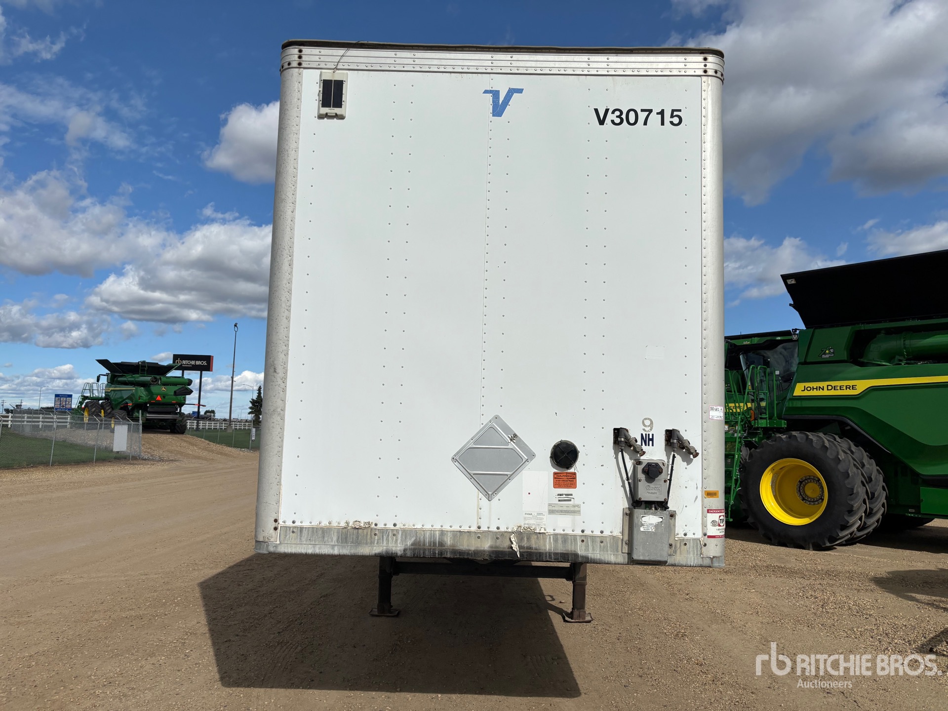 2013 Vanguard 53 ft x 102 in T/A