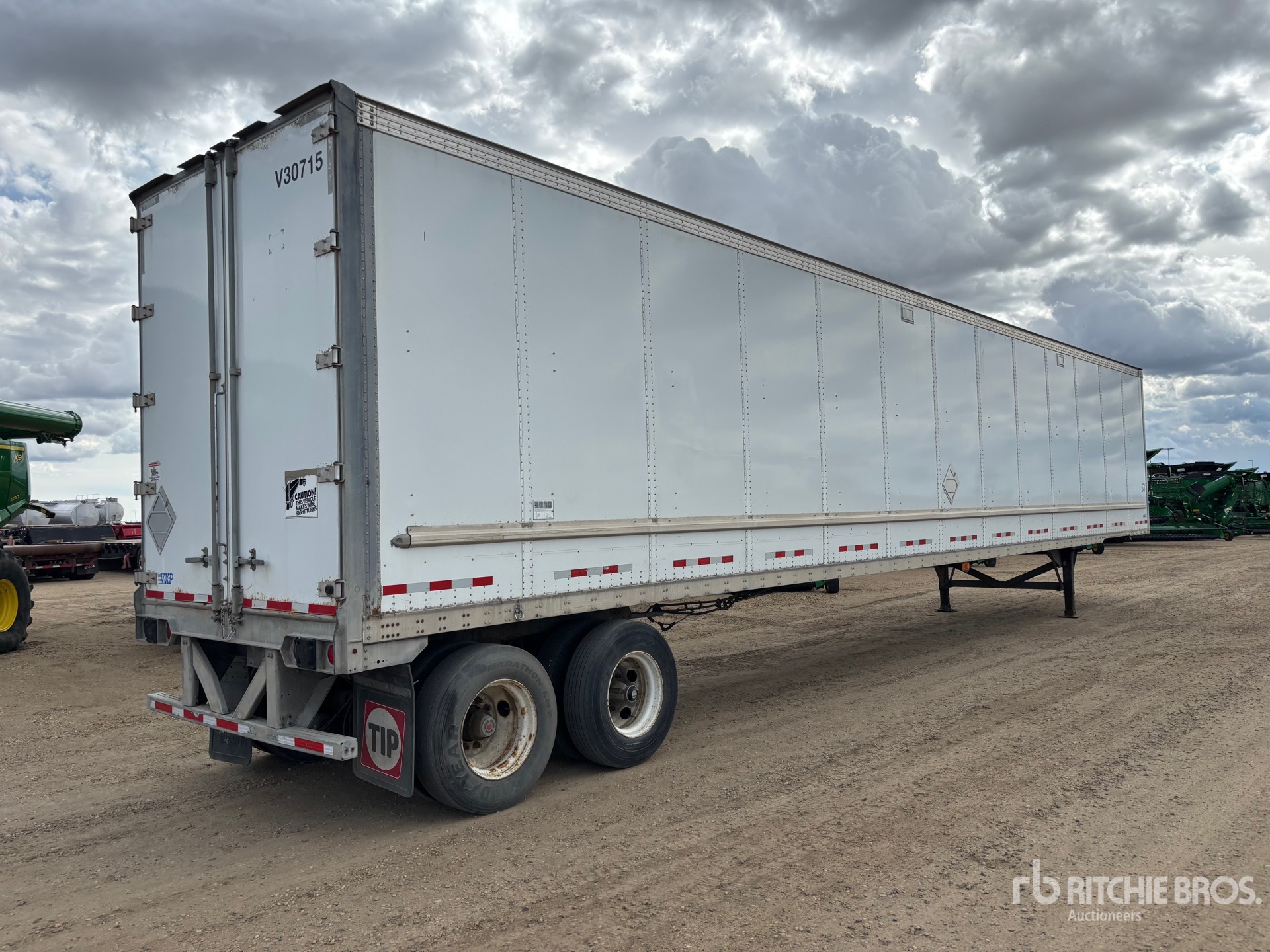 2013 Vanguard 53 ft x 102 in T/A