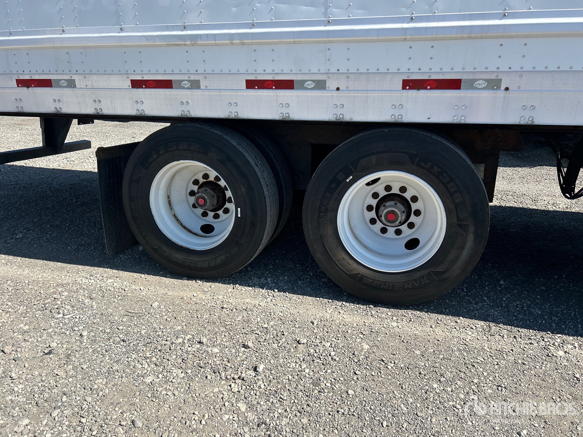 2013 Utility 53 ft x 102 in T/A