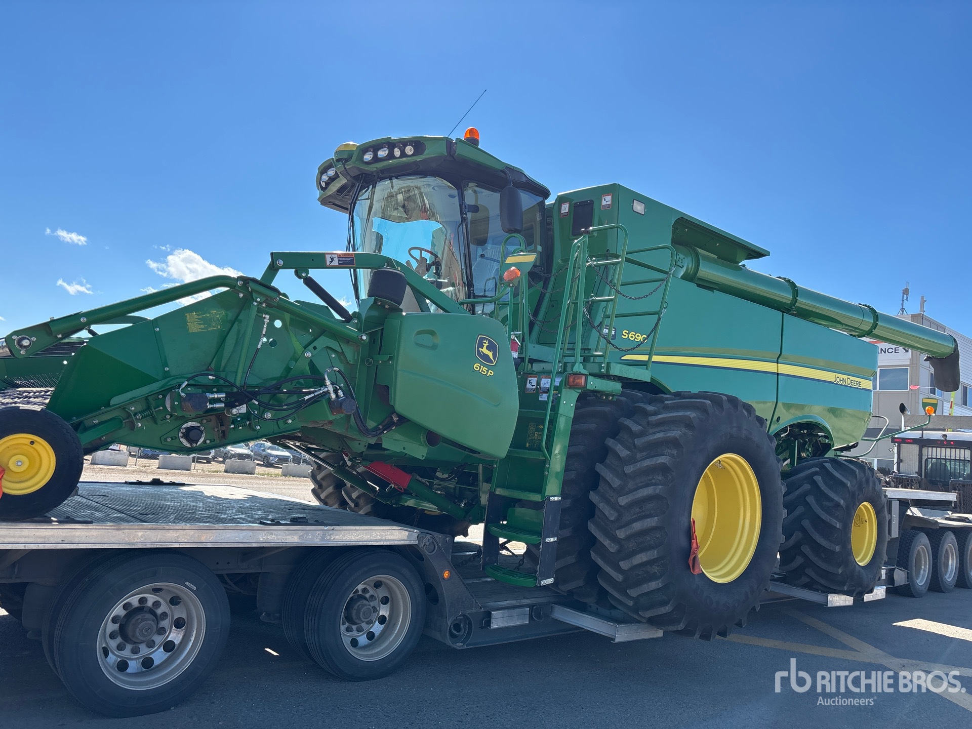 Photo of 2017 John Deere S690
