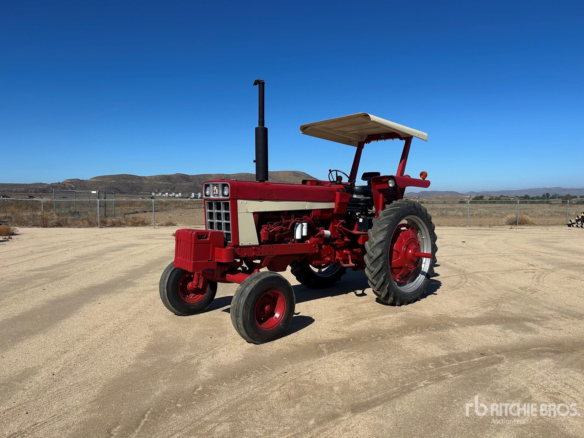 Photo of International Harvester F656D