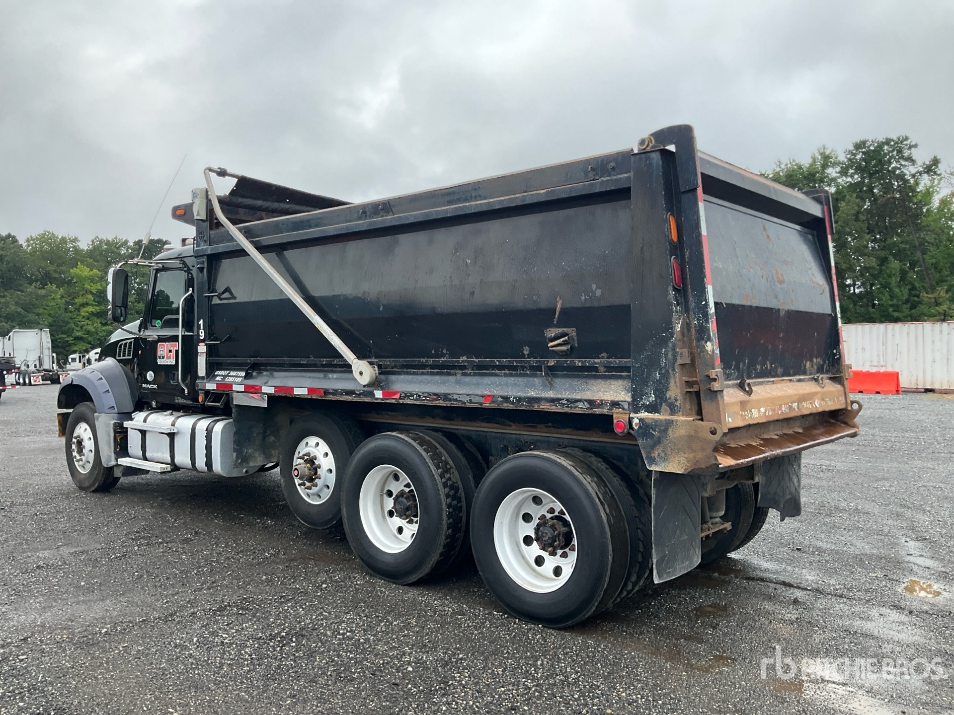 2015 Mack GU713 GRANITE