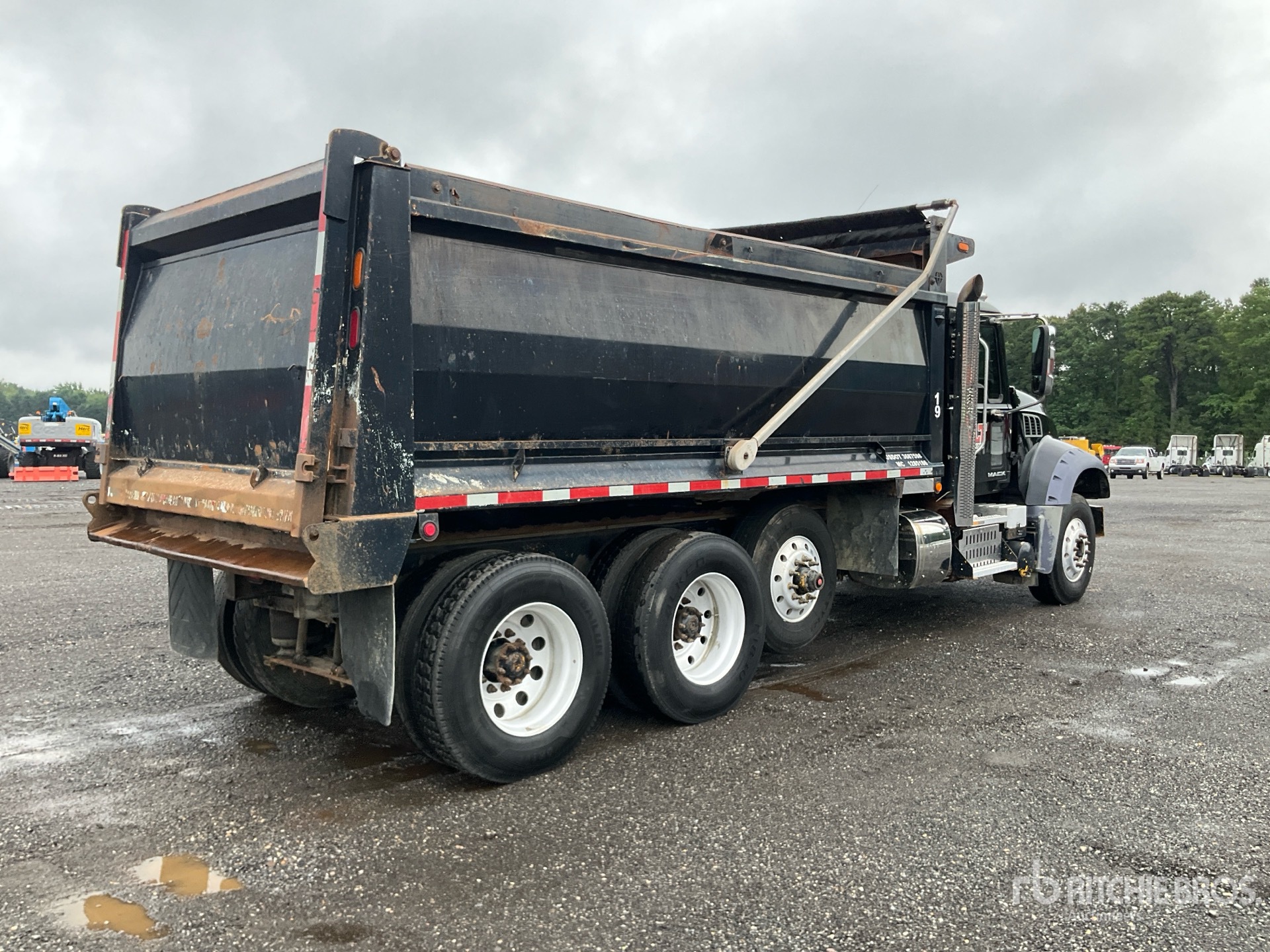 2015 Mack GU713 GRANITE