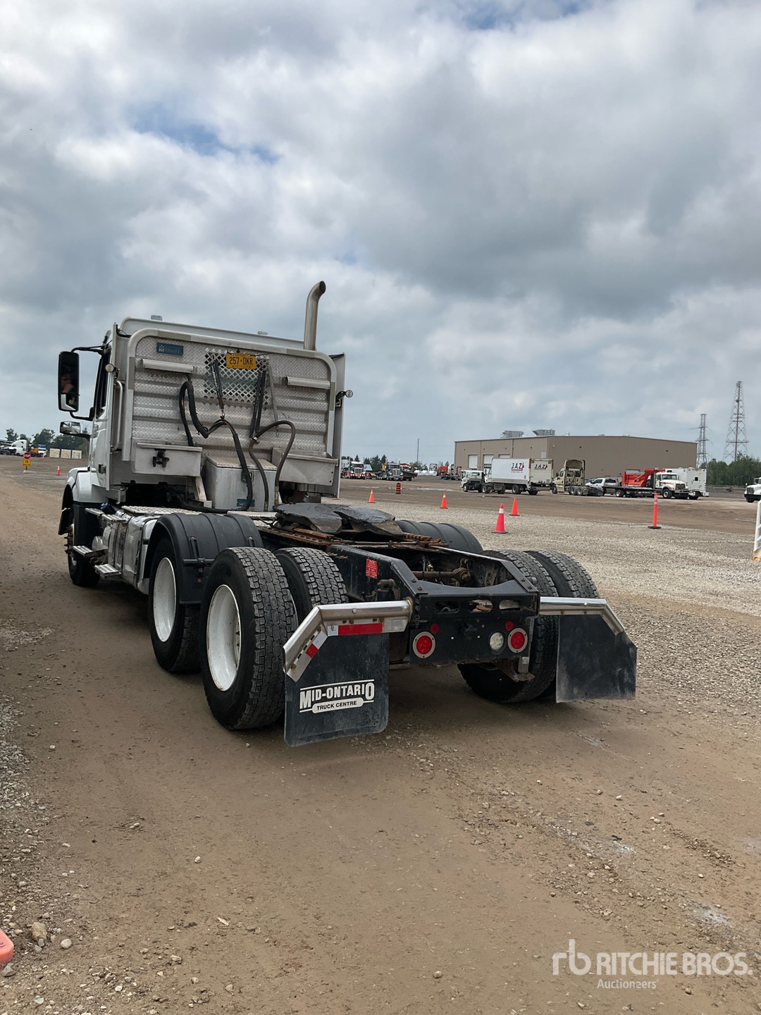 2017 Volvo VNL