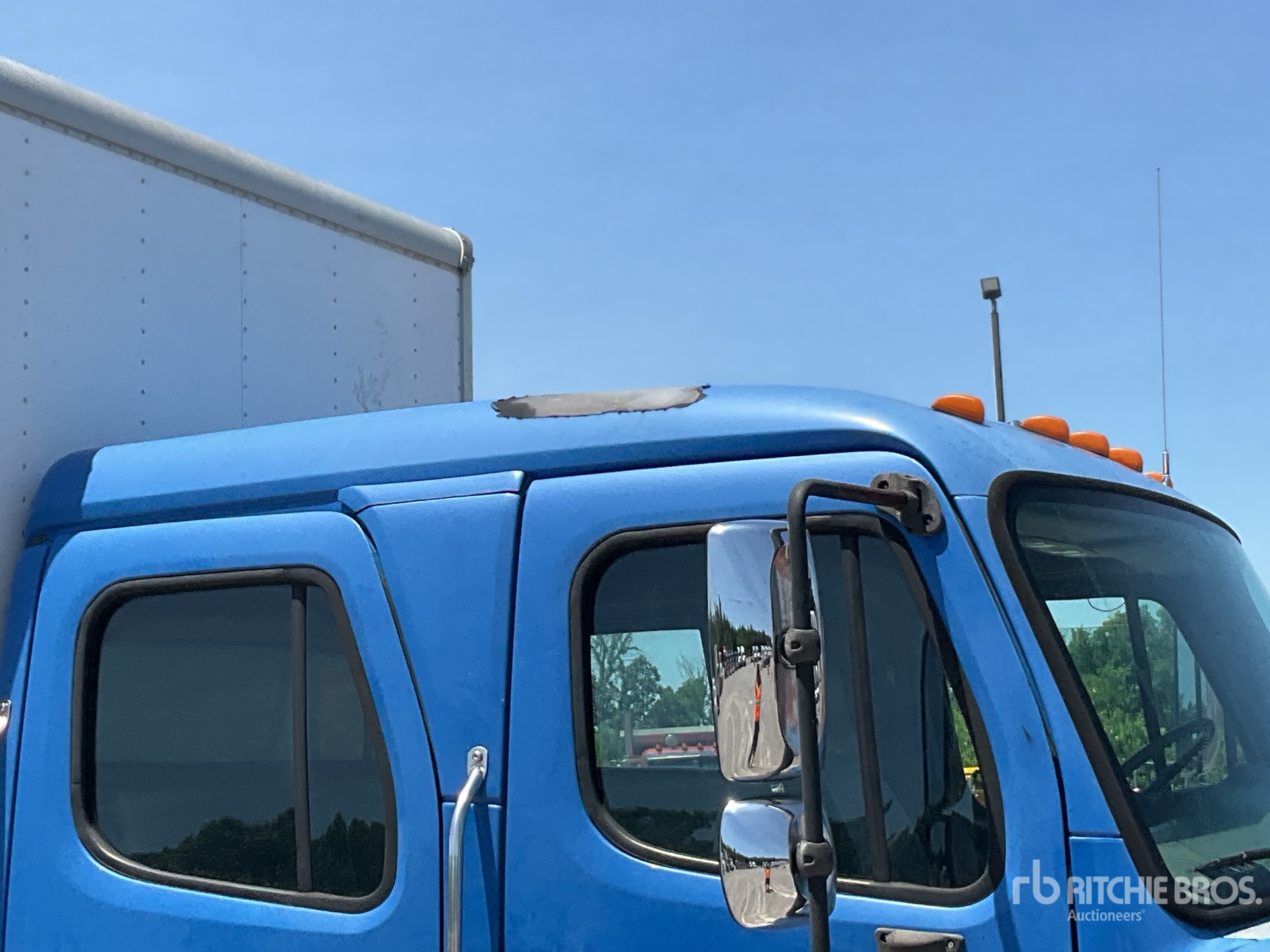 2005 Freightliner M2 106