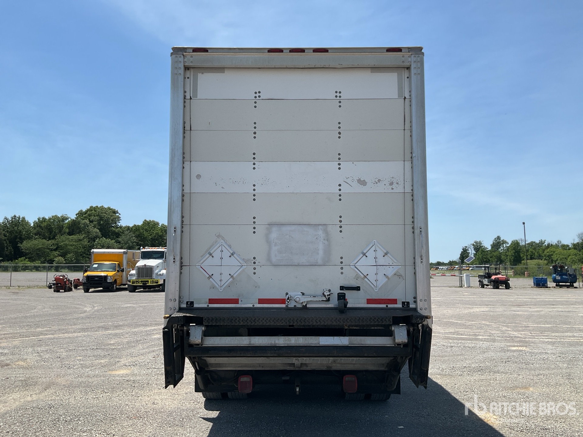 2005 Freightliner M2 106
