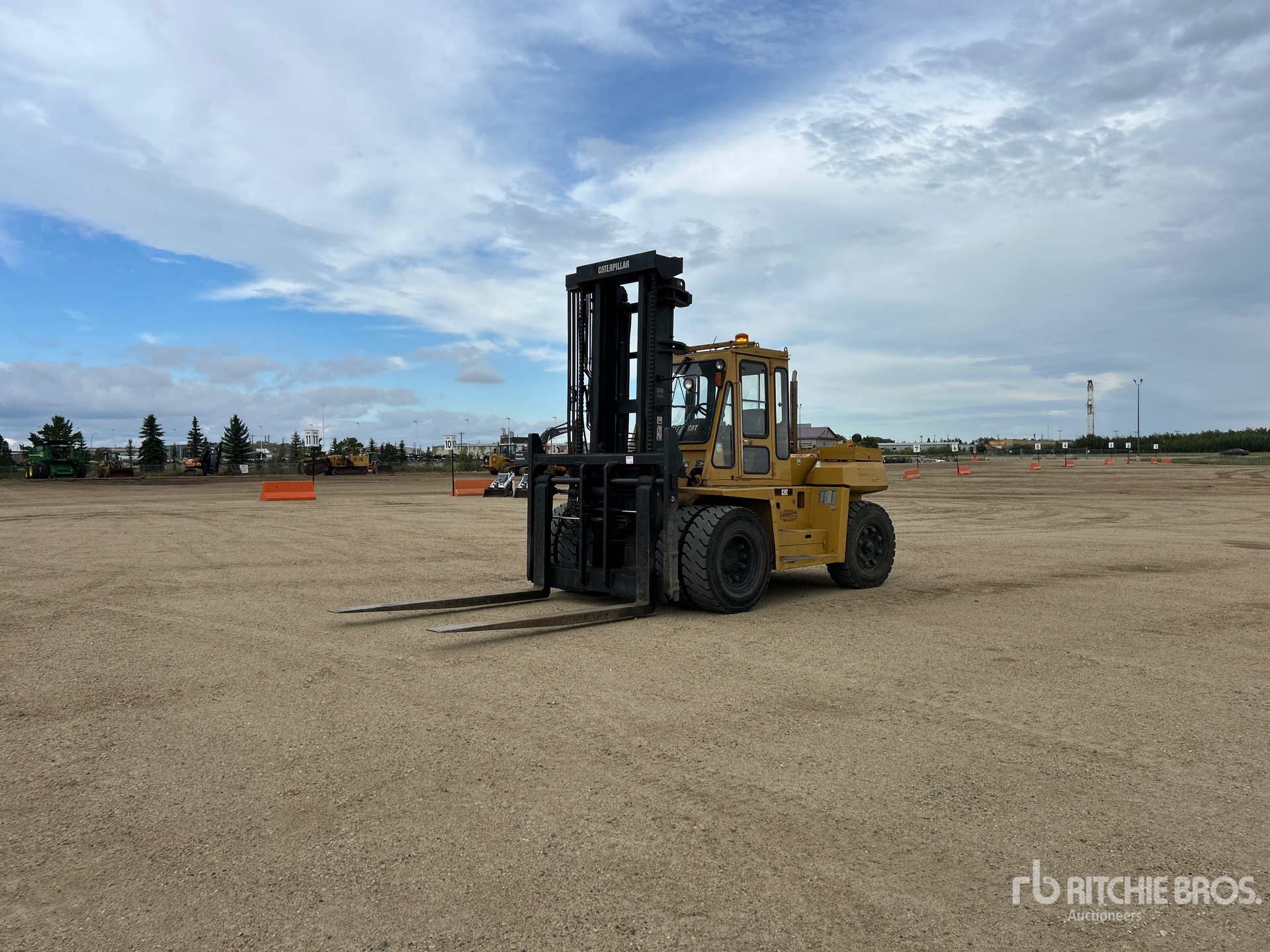 2001 Caterpillar DP135
