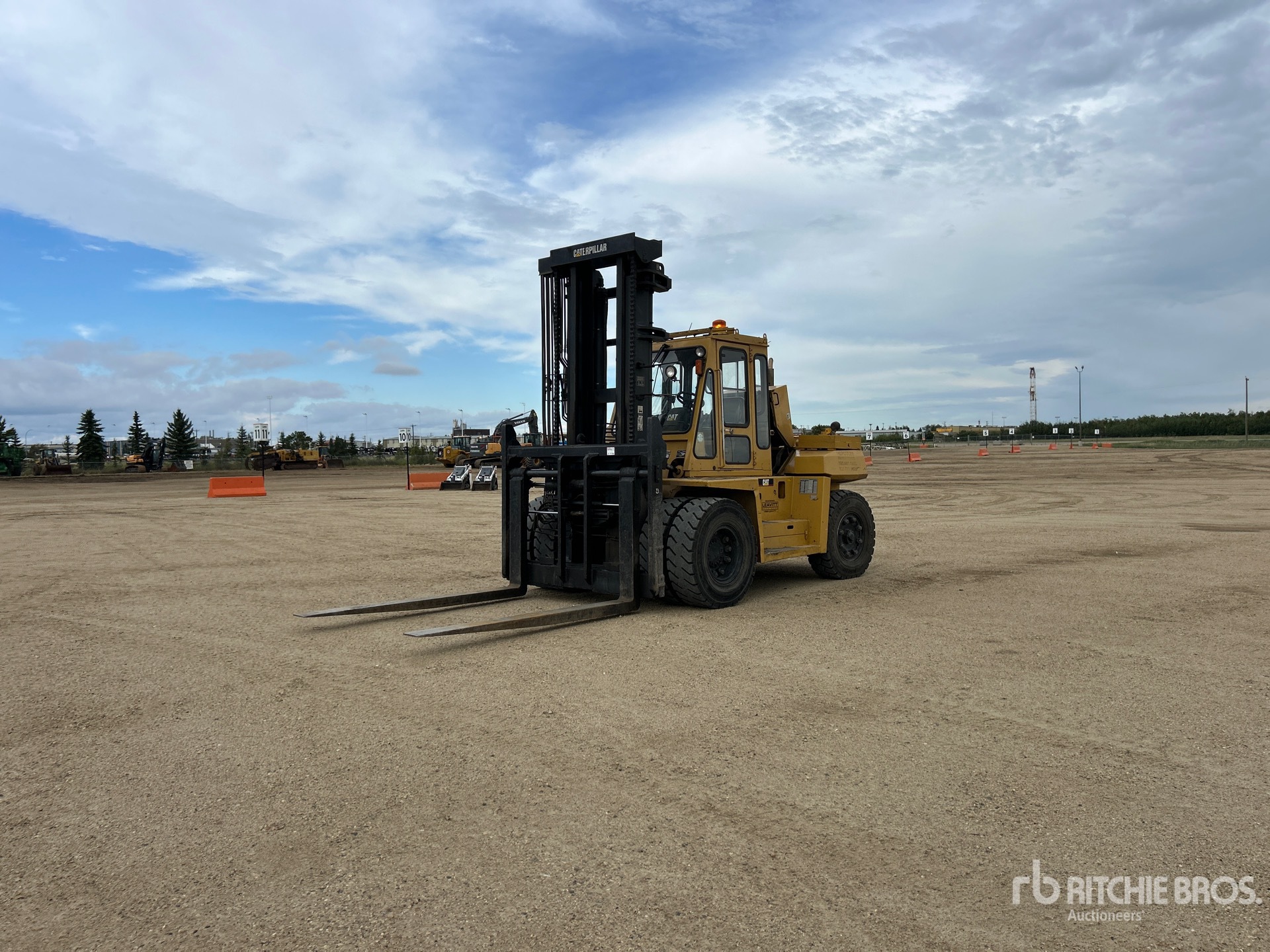 2001 Caterpillar DP135