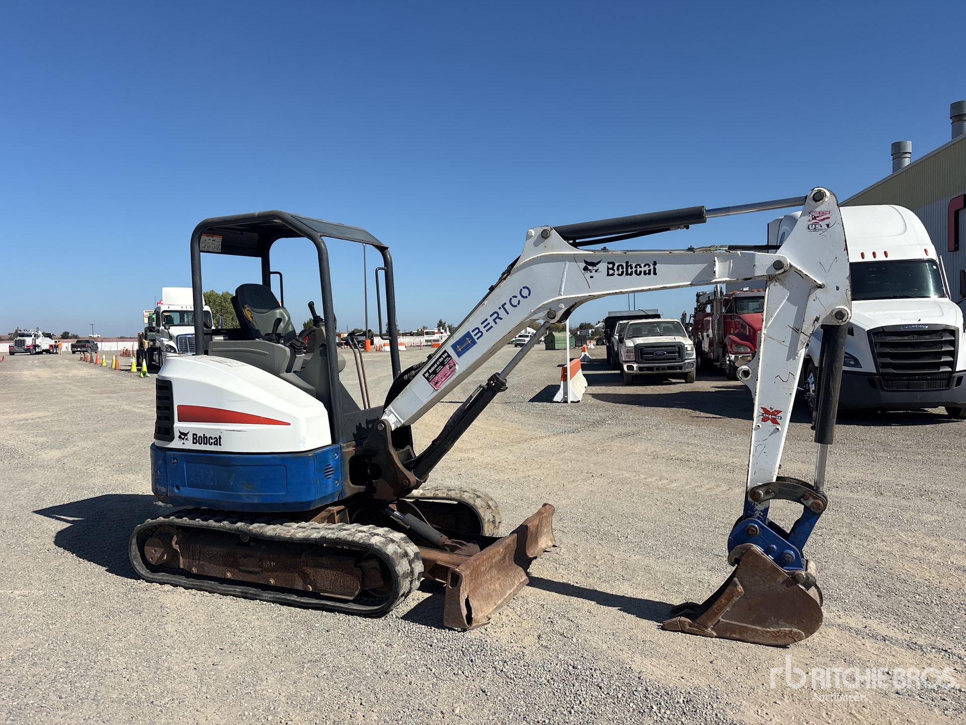 2017 Bobcat E32