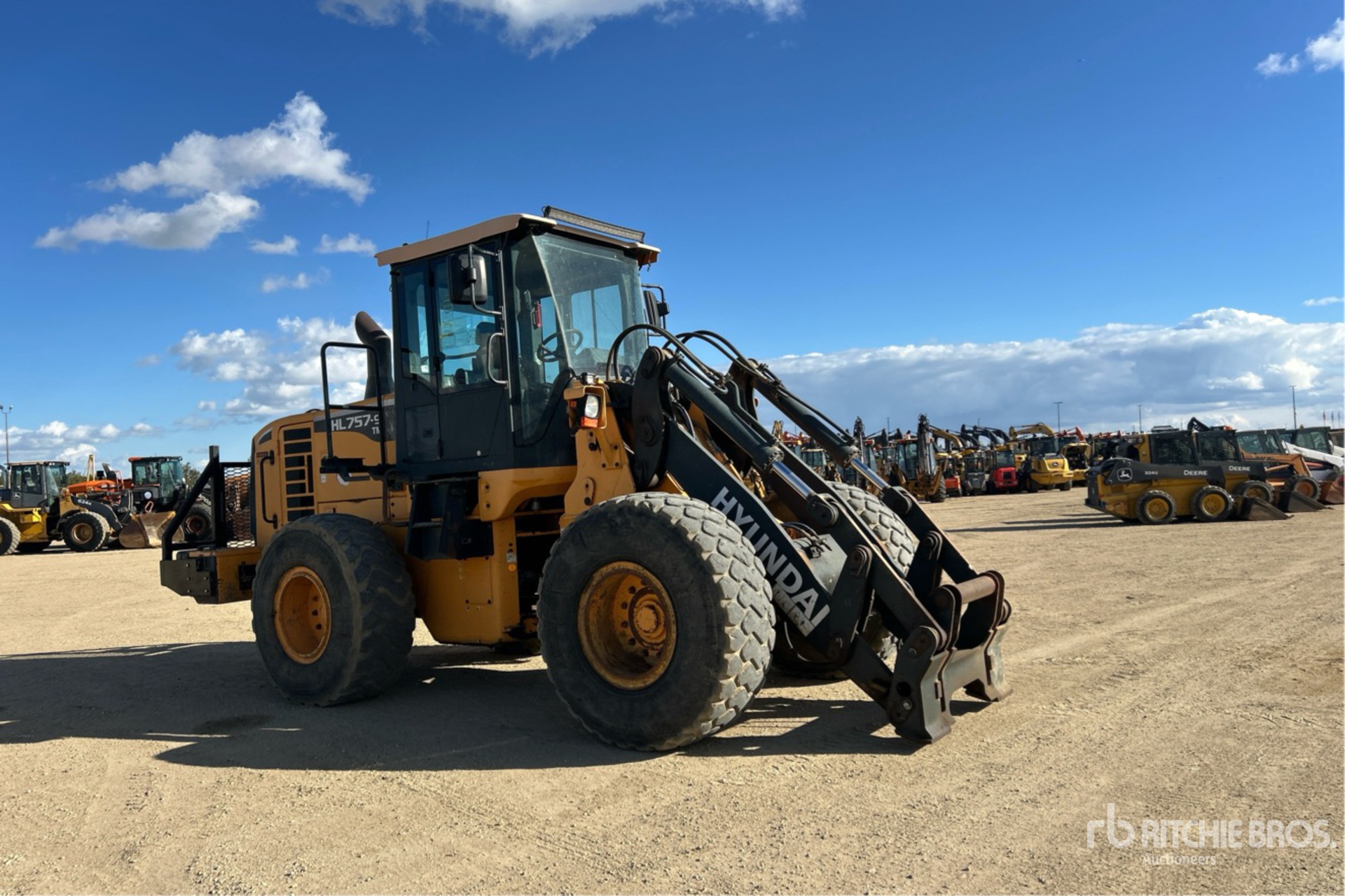 2013 Hyundai HL757TM9