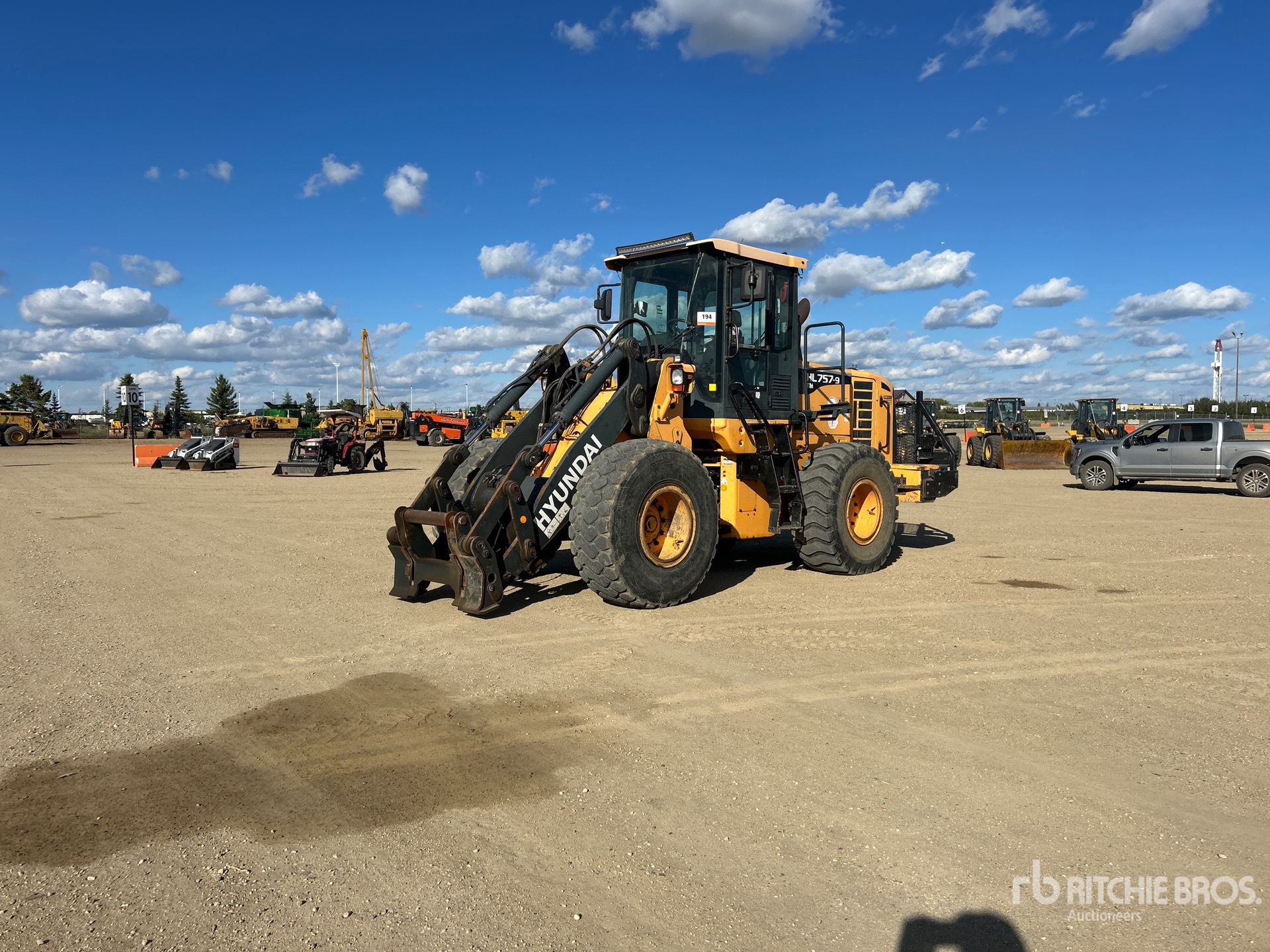 2013 Hyundai HL757TM9