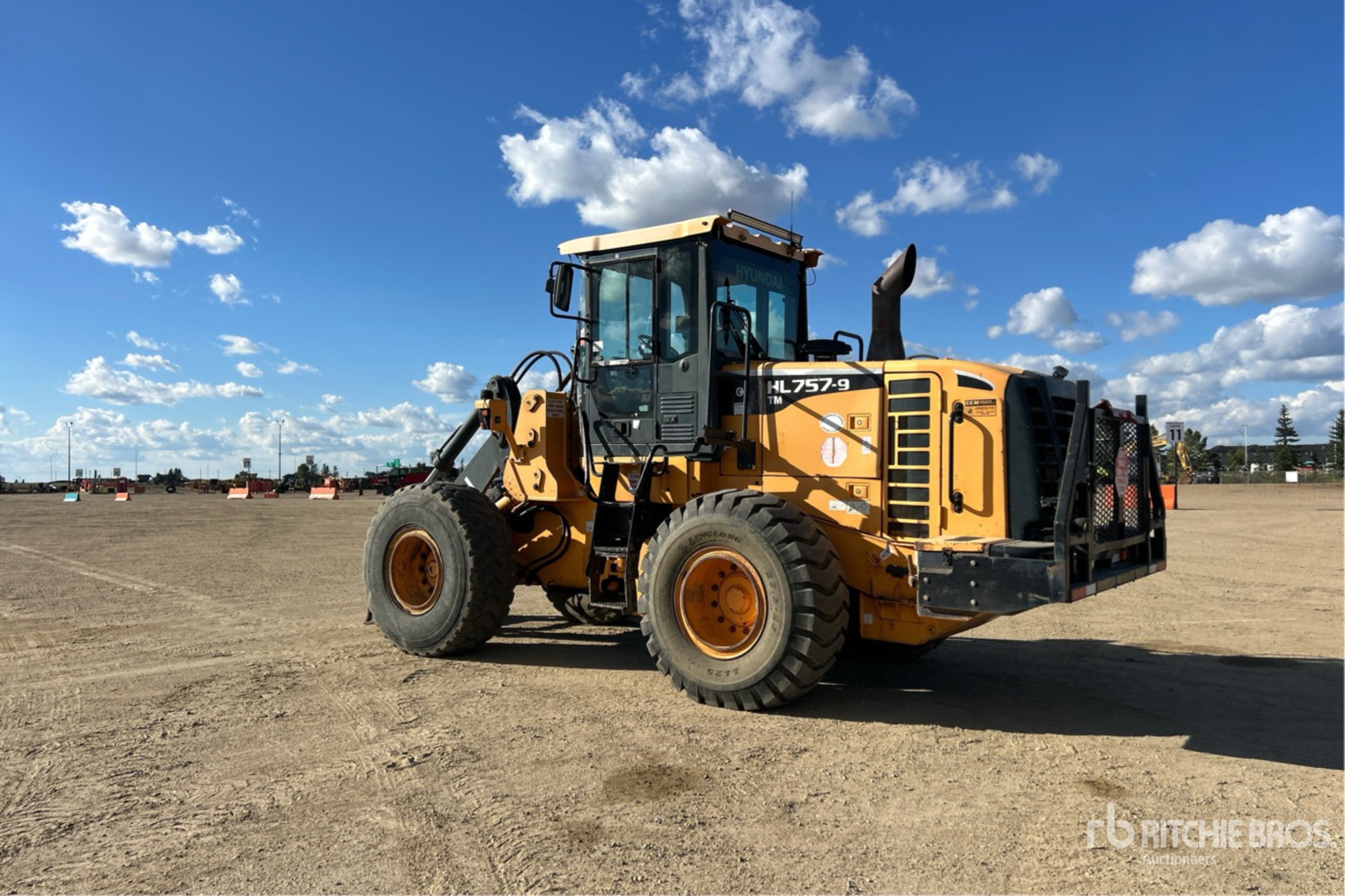 2013 Hyundai HL757TM9