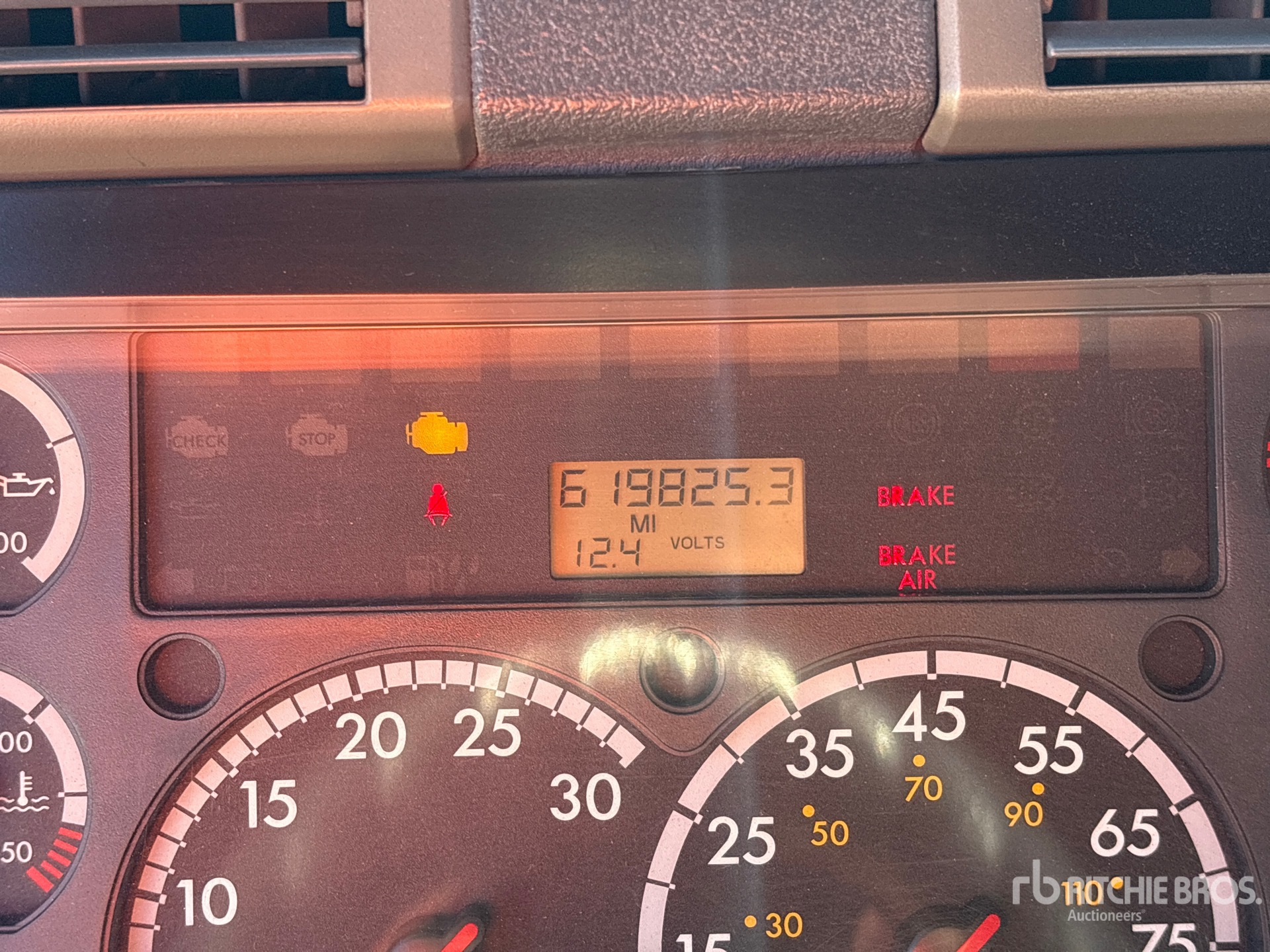 2015 Freightliner CASCADIA 113