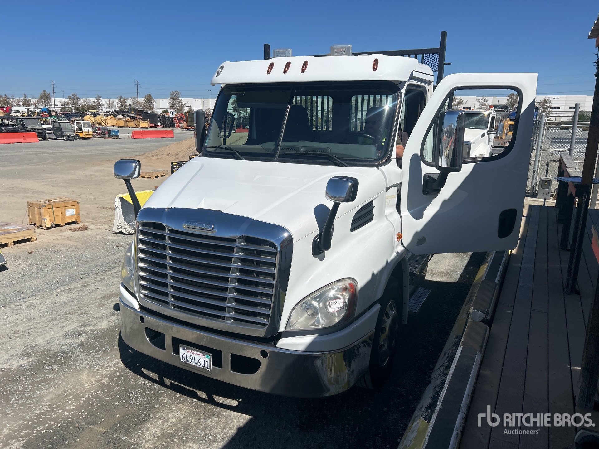 2015 Freightliner CASCADIA 113
