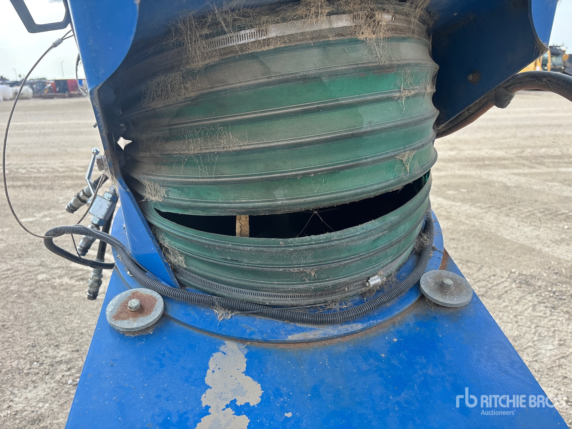 2017 Brandt 1380 XL