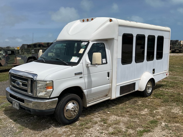2013 Ford E-350 4x2 10-Seat Mini Bus