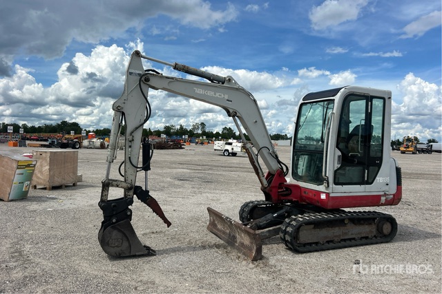 Takeuchi TB135 Mini Excavator: <6.6t