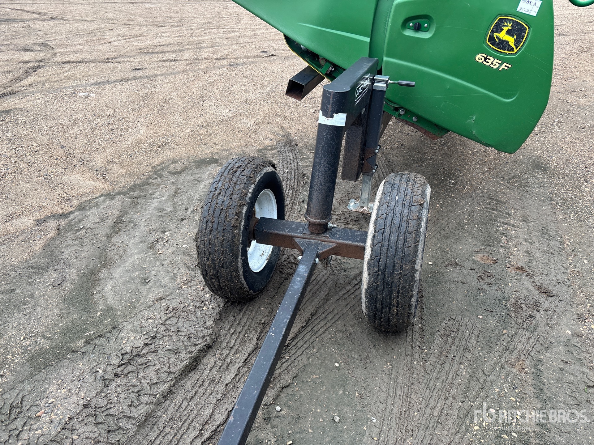 2009 John Deere 635F